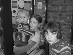 Retrouvailles ARS 2008 - De gauche à droite: Yann (le fils de Michel), Elea et la plus petite des fille de Thierry